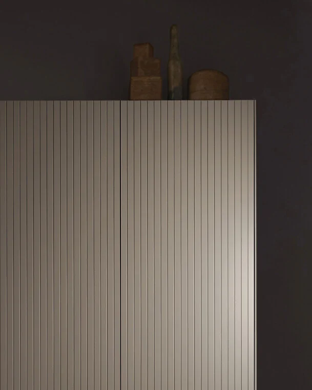 vertical-kok-wardrobe-silent-greige-left